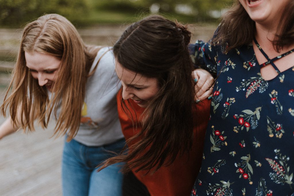 Sociale activiteiten met vriendinnen ondernemen